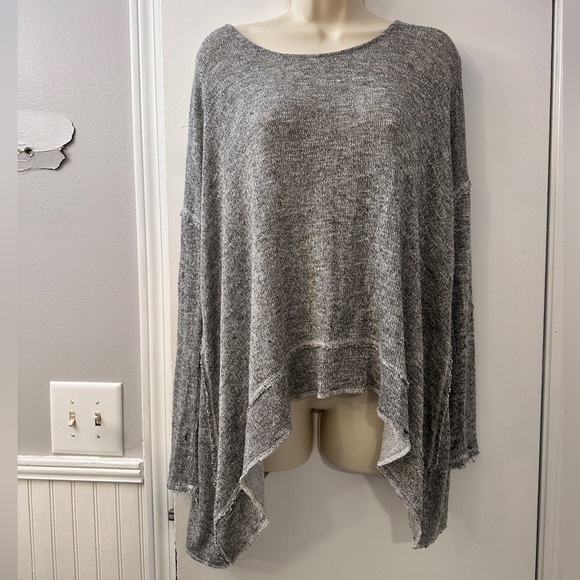 Free People/ We The Free Women’s Gray Asymmetrical Oversized Knit Top, Size XS - Picture 2 of 10